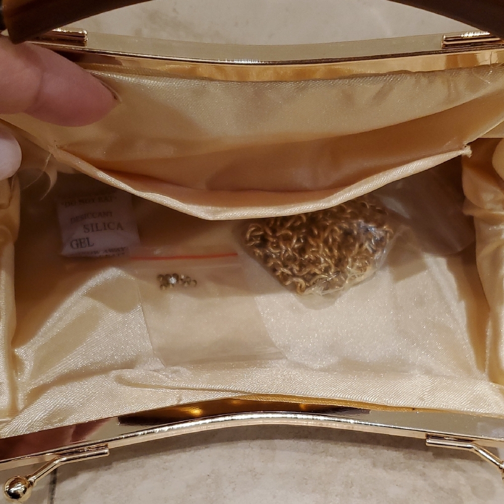 Elegant Silver Rhinestone Clutch - Picture 4 of 5